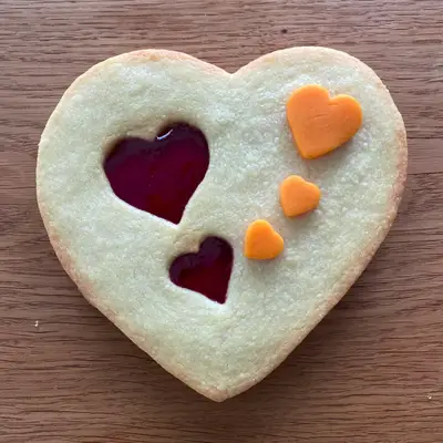 Herz Biscuit gefüllt mit Konfi